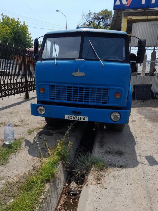 Продается тягач Маз 504 В