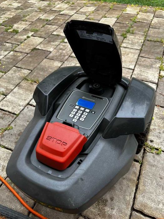 Robot pentru tuns iarba Husqwarna automowner 105