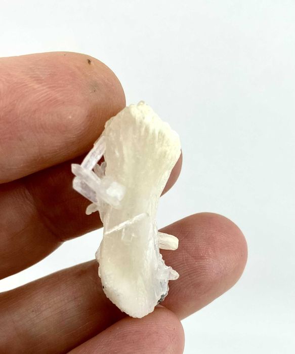 Cristal stilbite in forma de fundita - floare de mina