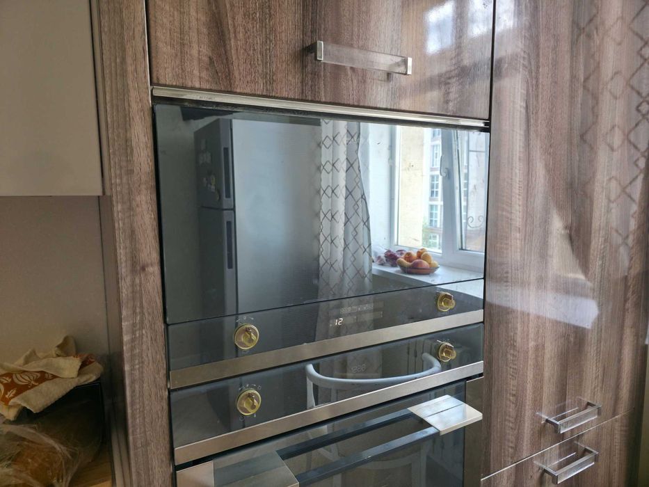 Продам духовку smeg