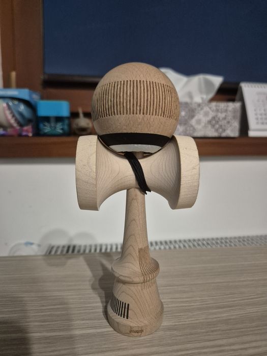 Kendama Sweets Broken Bones Natural Anti Skid jucată puțin