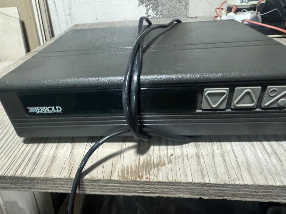 Продам кабельный декодер (конвертер) марки Jerrold Communications