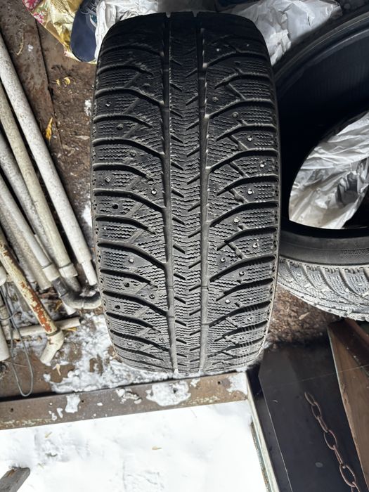 245/40/18 bridstoun шипы