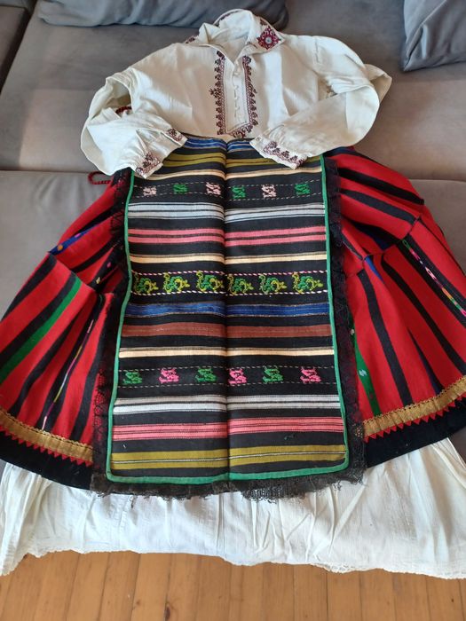 Автентична женска народна носия