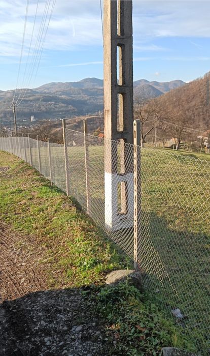 Stâlpi beton gard ,spalieri vie,zmeura