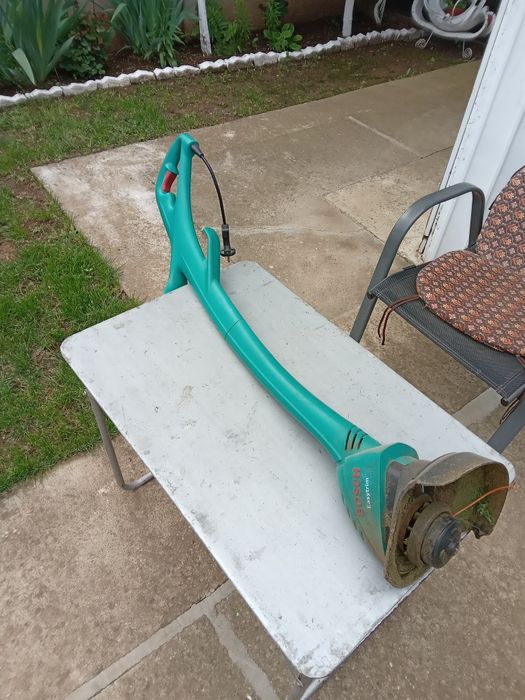 Trimmer electric Bosch