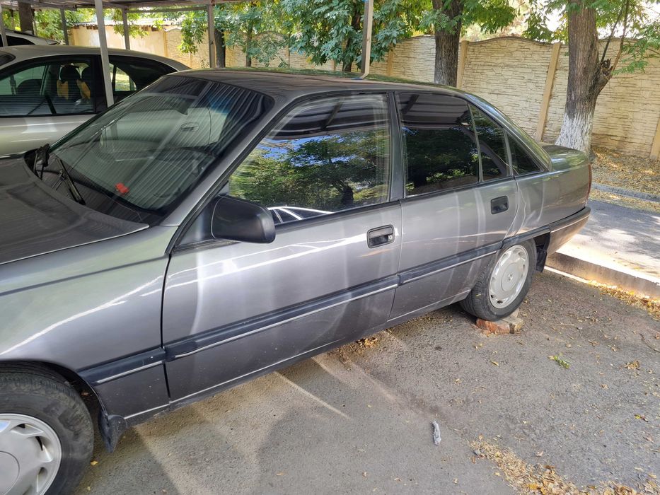 Опель Омега А 2.0 . Аренда с выкупом .