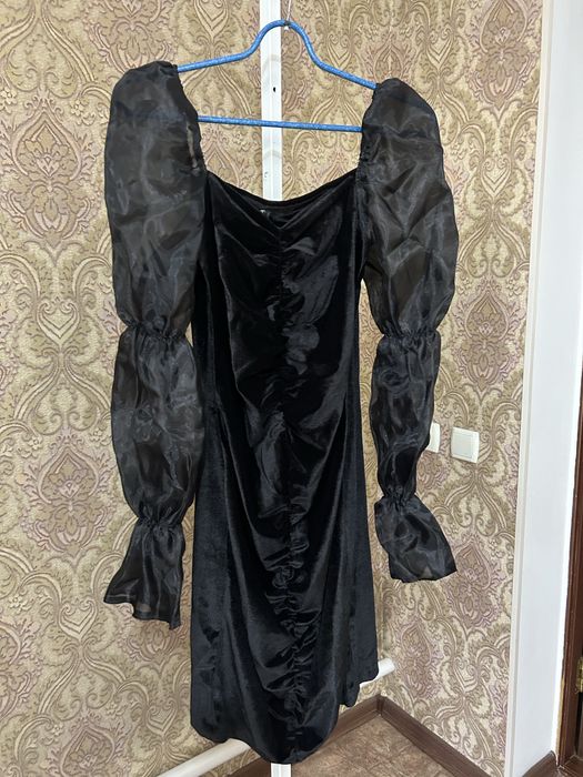 Продам платья, кофты