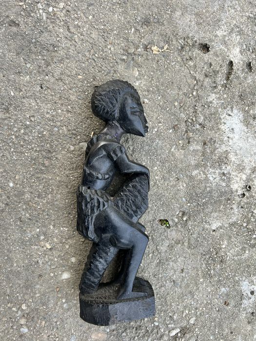 Statueta din lemn masiv