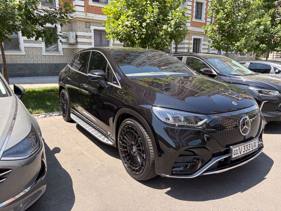 Mercedes Benz EQE SUV