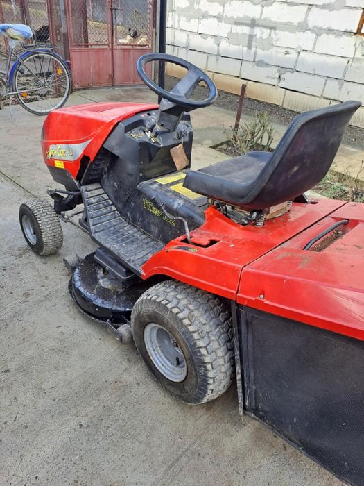 Vând tractor de gazon
