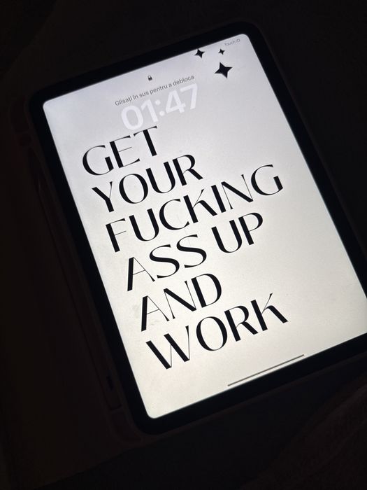 iPad Generația 10 Roz + husă roz + tastatură + cutie originală