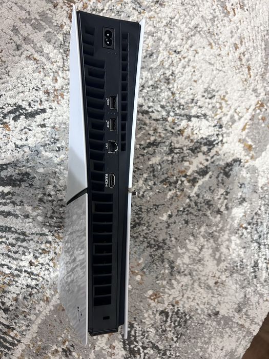 Vand ps 5 Slim 1TB sau schimb cu ps 4 pro