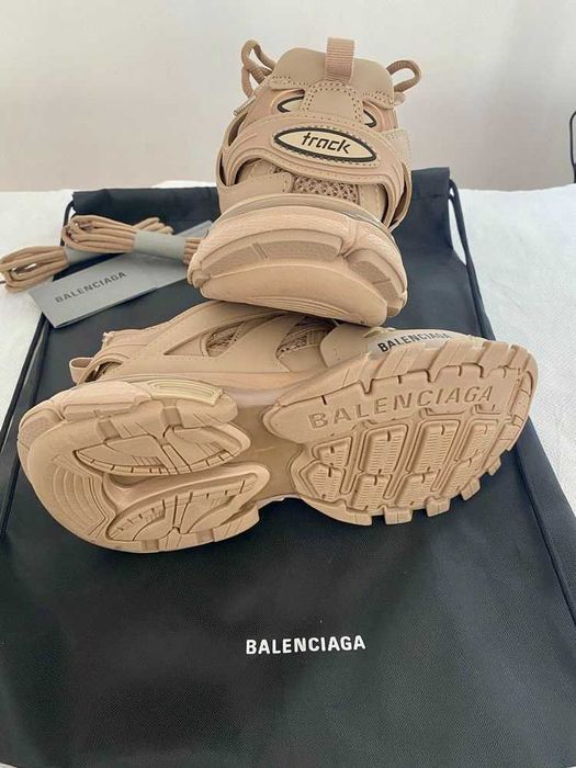 Balenciaga Track Бежов