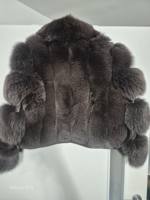 Vând blană naturală vulpe dark brown