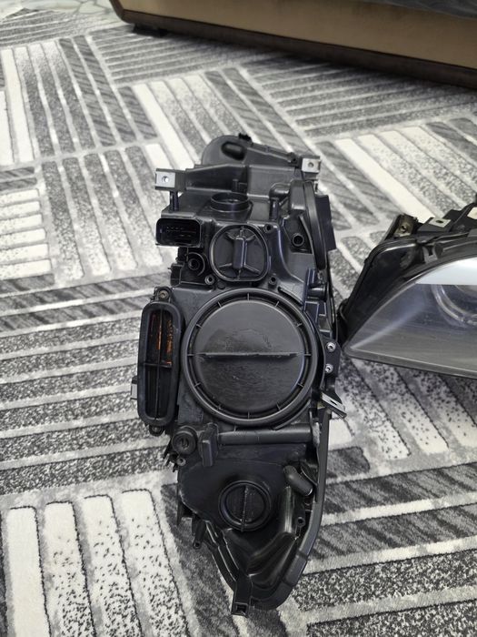 Faruri BMW f10 in stare impecabilă