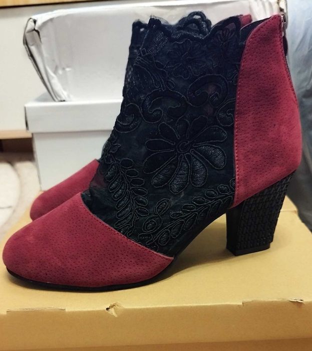 Дамски обувки и мокасини