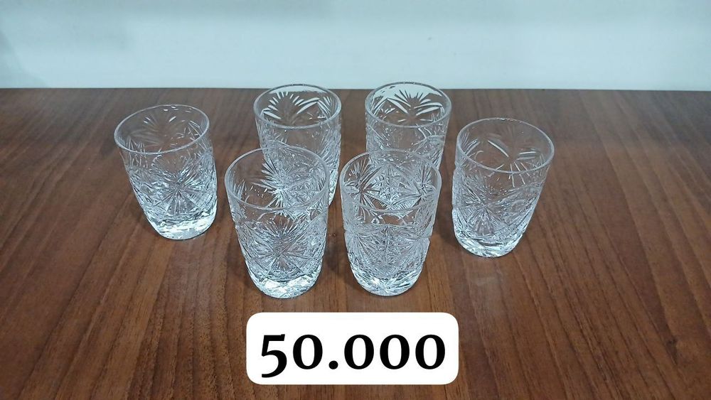 Xrustal stakan vazalar sotiladi