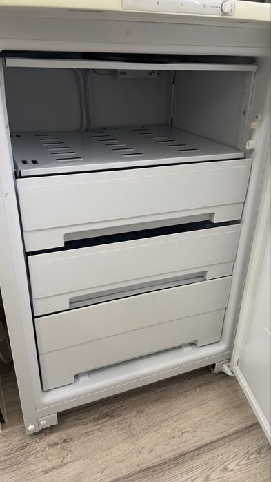 Морозильник бу, отлично работает,