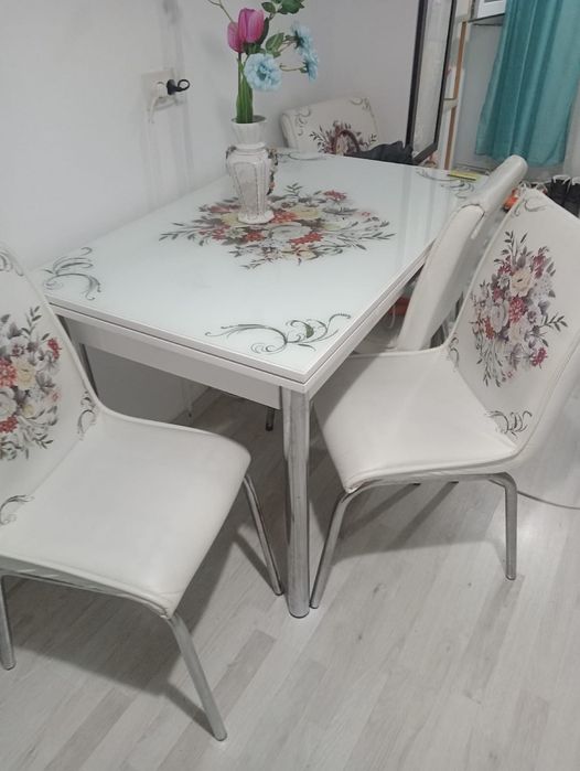 Masa de sticla cu 4 scaune