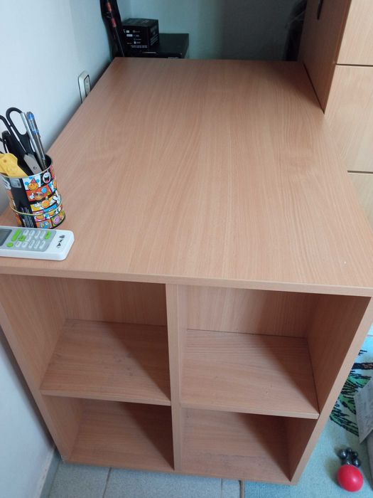 Детско обзавеждане, комплект с бюро и гардероб