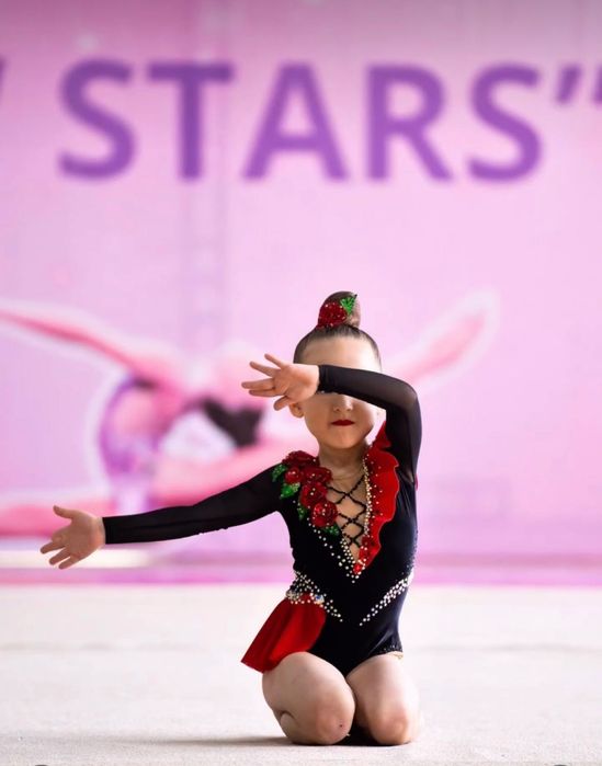 Продам купальник для худ гимнастики