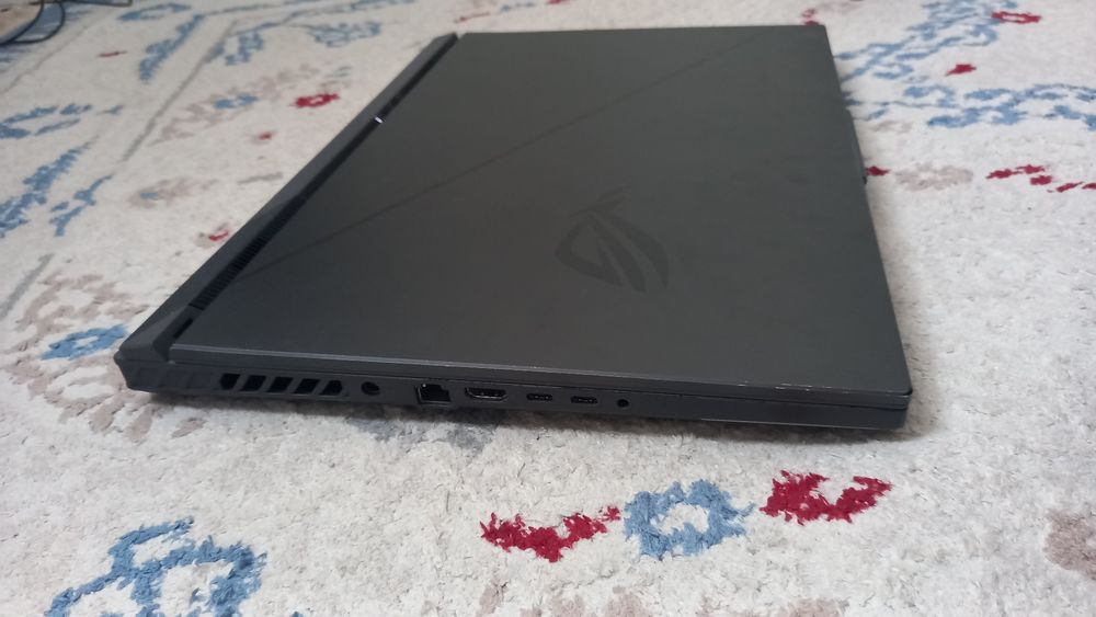 Ноутбук игровой.