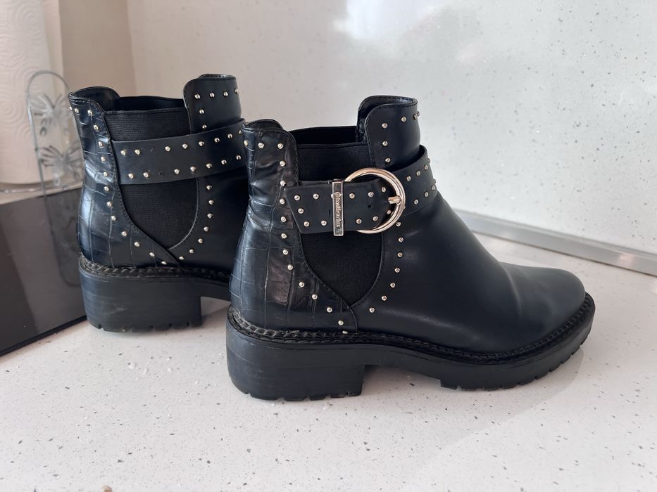 Боти Stradivarius със златни каишки