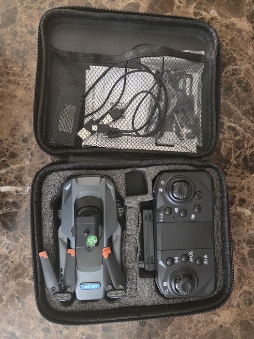 Продава. Дрон с 3 батерии