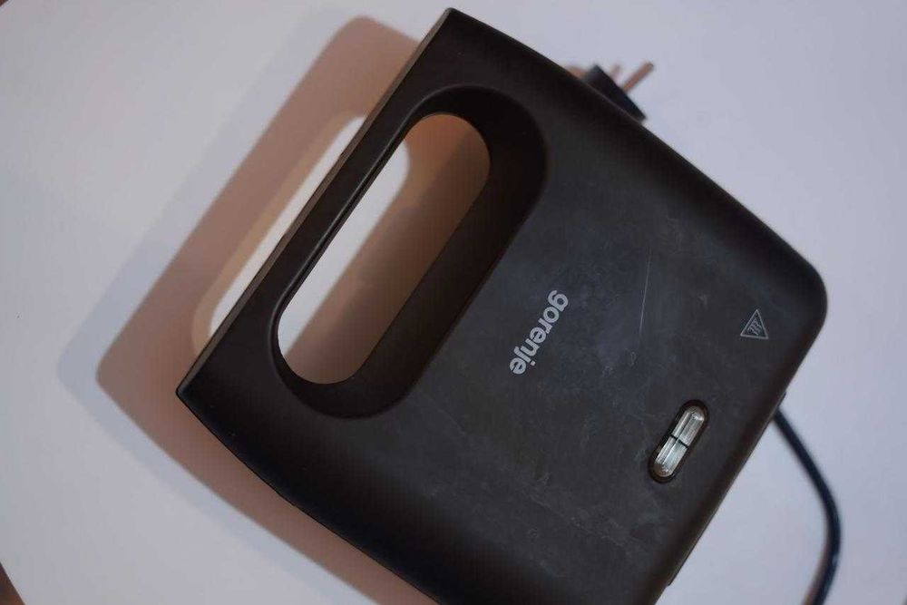 Сандвич мейкър Gorenje SM701GCB – отлично състояние