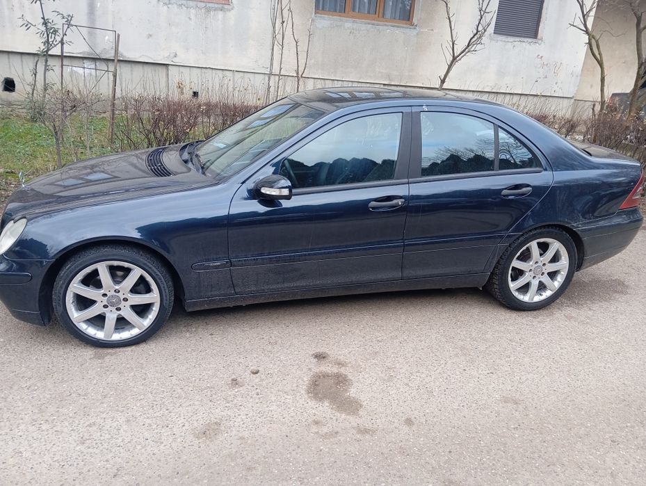 Vând Mercedes-Benz C-Class W203,