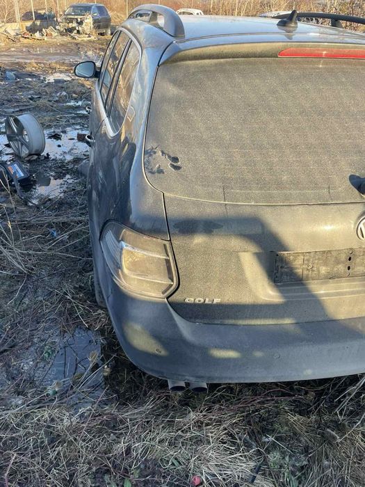 Продавам голф 6 комби на части !