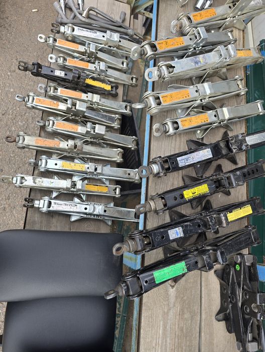 Домкраты оригинальные б/у