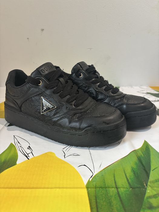 papuci guess marimea 38