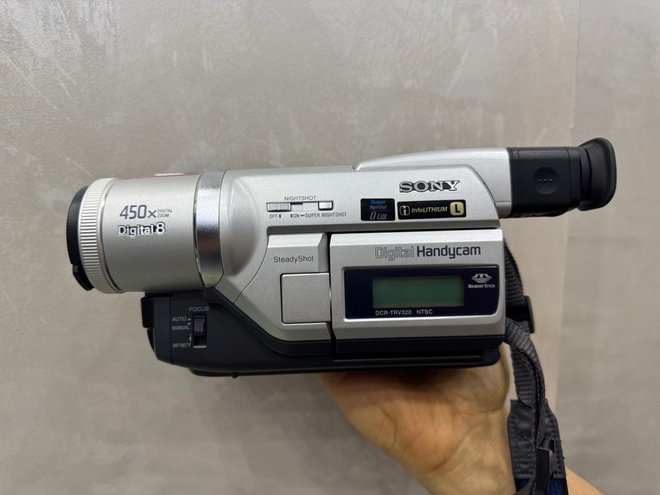 Продаю видеокамеру Sony Handycam