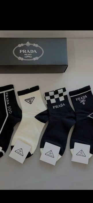 Șosete Prada, model 2026, pretul este ptr o pereche