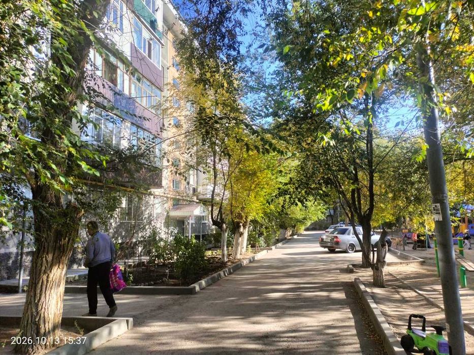 продам трехкомнатную квартиру