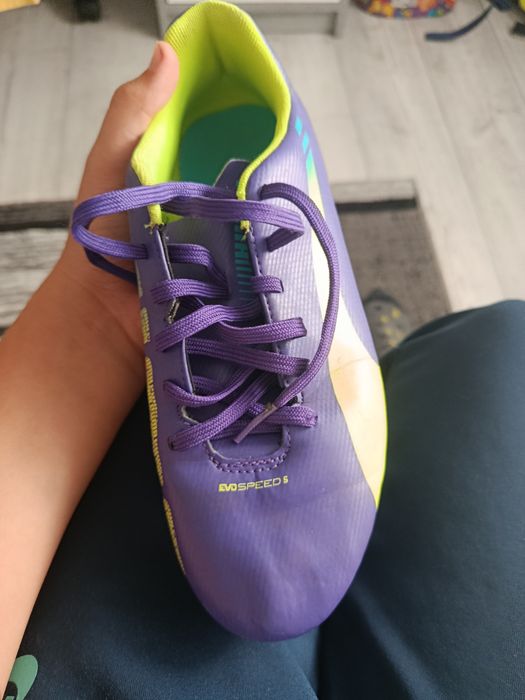 Vând papuci de fotbal puma