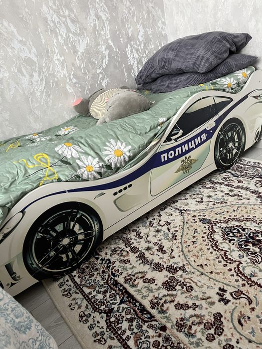 Детская машина кровать с матрасом