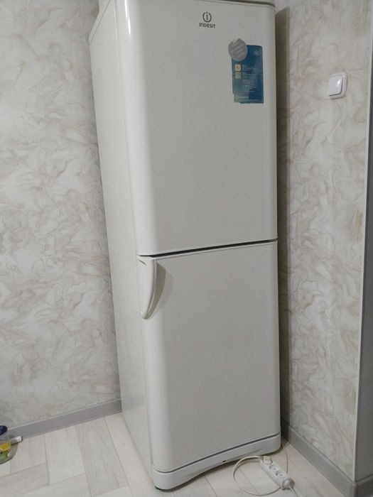Холодильник Индезит б/у