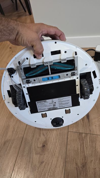 Робот прахосмукачка Samsung VR30T80313W.