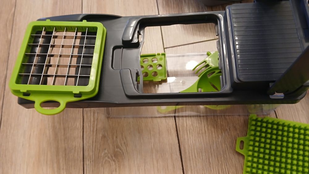 Уред за рязане, кутии и буркани за 20 лв всичко