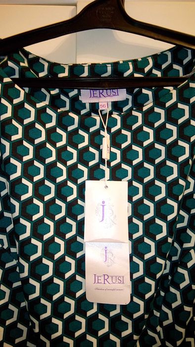 Платье с рукавом 3/4.