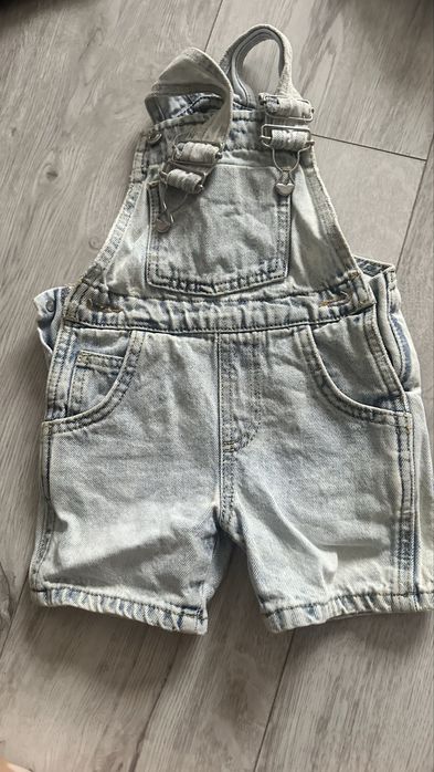 Отдам детские вещи на девочку до 2-х лет.