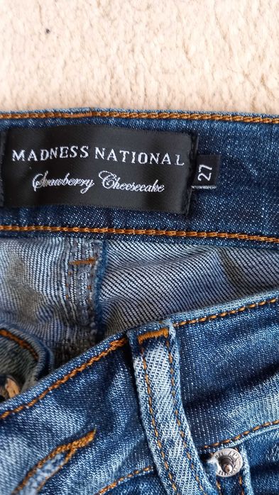 Дънки с 3Д пеперуди