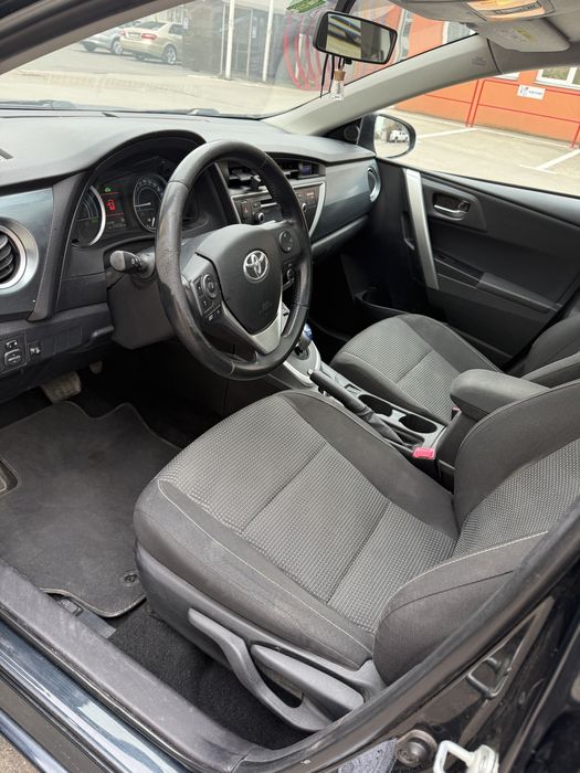 Toyota Auris Hybrid 1.8 • panoramic • 2013 • 274.000 km