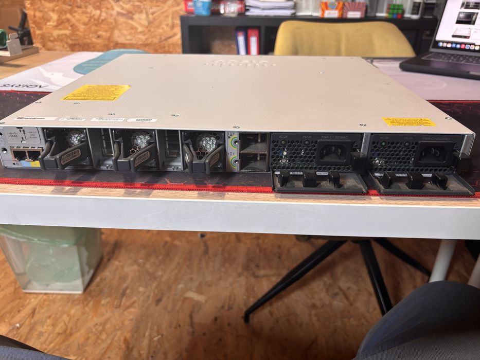 Switch CISCO Catalyst 9300 48