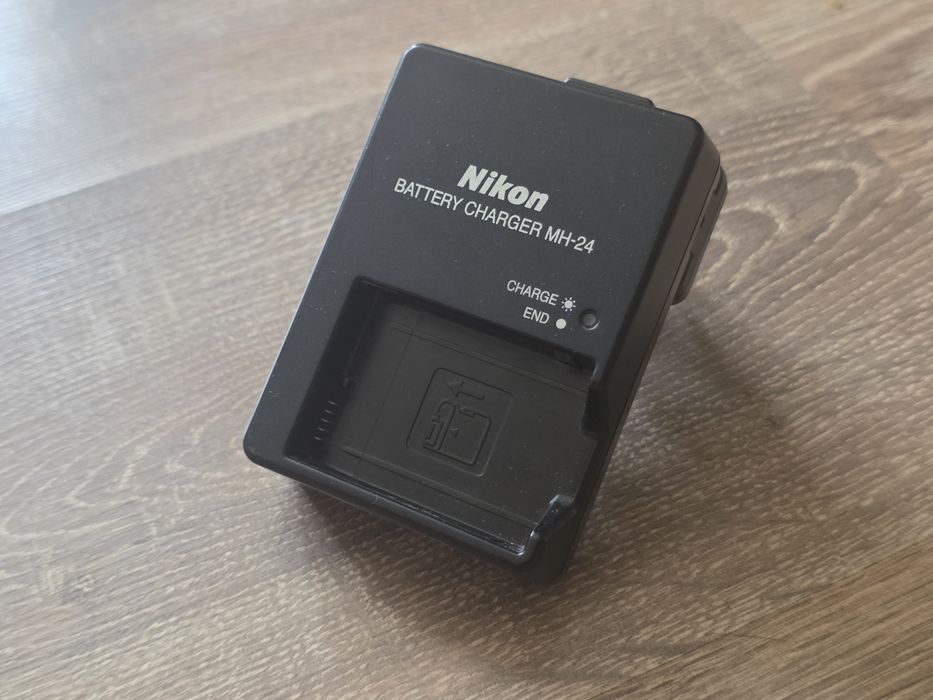 Зарядка Nikon MH-24 для EN-EL14 и EN-EL14a