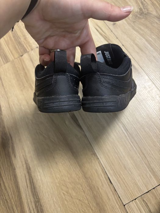 Adidasi / tenesi Nike