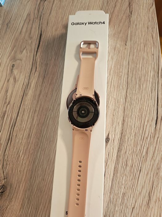 Смарт часовник Galaxy Watch 4